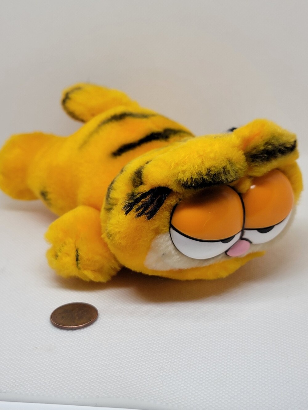 VINTAGE 1980s Dakin/Feature Syndicate GARFIELD Mini 6" Plush Lying Down EUC